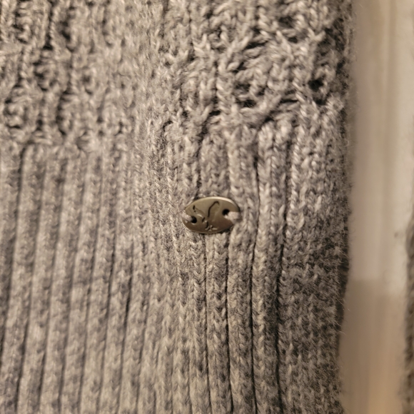 American Eagle Outfitters Textured Gray V-Neck Sweater - Picture 4 of 5